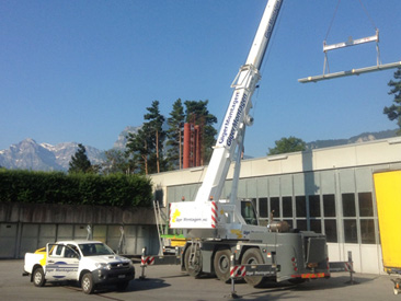 August 2013, Verladearbeiten beim Strassenverkehrsamt, Autobahn Glarus (GL)