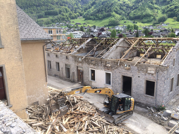 Mai 2014, Kran- und Rückbauarbeiten, Mollis (GL)